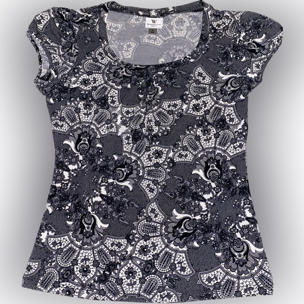 Woman’s Worthington Stretch black and white paisley print top size small